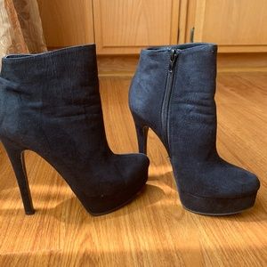 Chinese Laundry Velour Platform Black Bootie, Sz 6